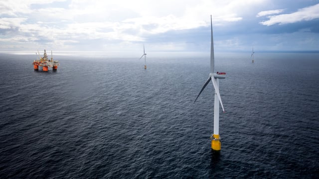 Hywind Tampen floating wind farm Gullfaks platform